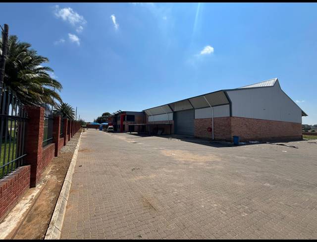 3,200M² WAREHOUSE FOR SALE IN WITHOK ESTATE